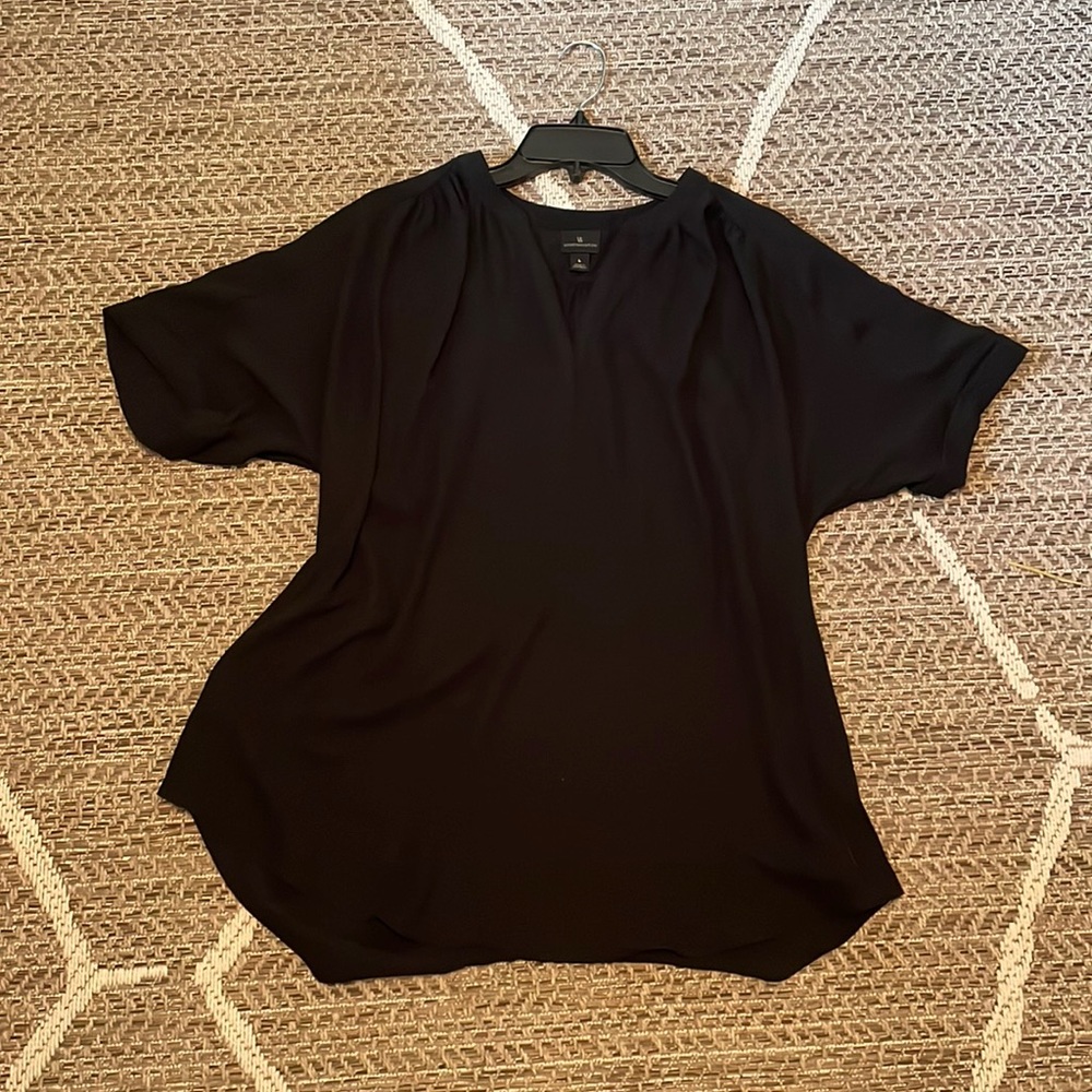 FINAL SALE!! 5.23 Worthington size large black v neck shirt
